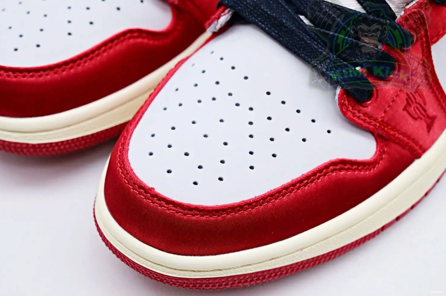 Trophy Kimikick Air “Away” 1 Room x Jordan Jordan Low OG 0506